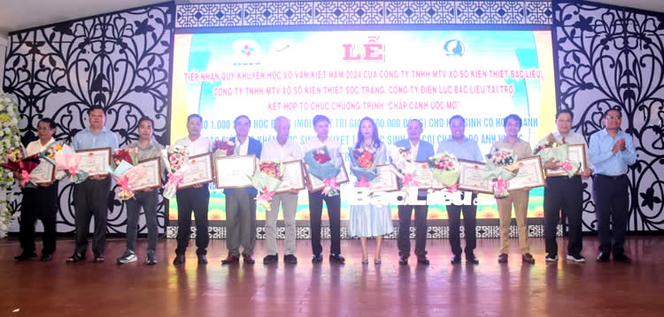 Các tập thể được nhận bằng khen của UBND tỉnh Bạc Liêu vì có nhiều đóng góp cho Quỹ Khuyến học Võ Văn Kiệt