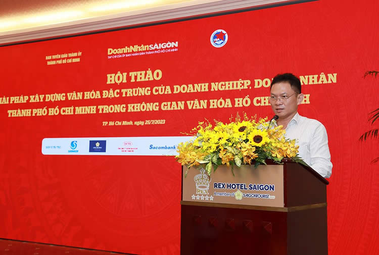 Ông Nguyễn Vinh Huy chia sẻ tham luận tại hội thảo